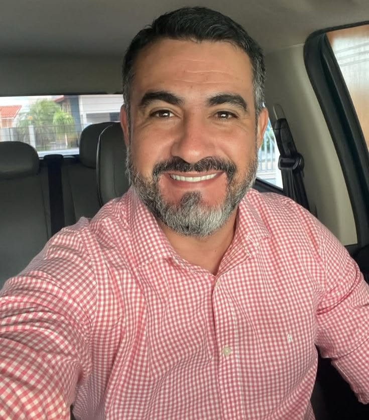 <em>Arturo F.</em>
